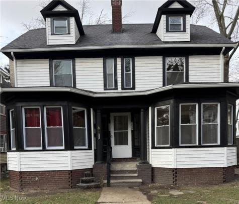 3235 Oak Road Cleveland Heights OH 44118