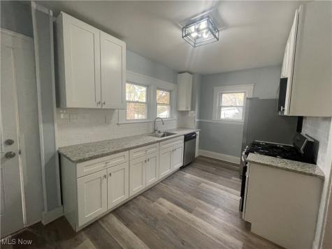 3235 Oak Road Cleveland Heights OH 44118