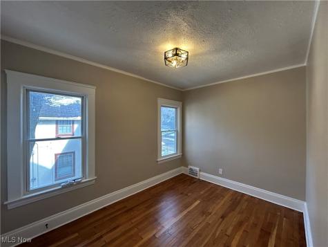3235 Oak Road Cleveland Heights OH 44118