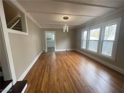 3235 Oak Road Cleveland Heights OH 44118