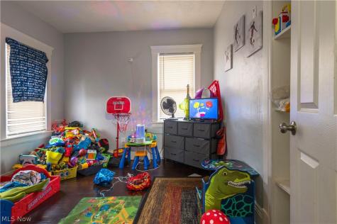 4004 E 52nd Street Newburgh Heights OH 44105