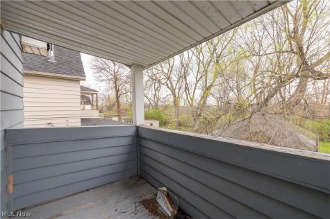 4004 E 52nd Street Newburgh Heights OH 44105