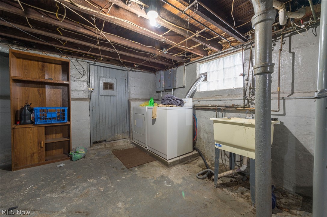 4004 E 52nd Street Newburgh Heights OH 44105