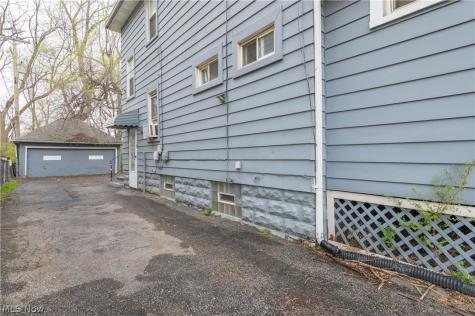4004 E 52nd Street Newburgh Heights OH 44105