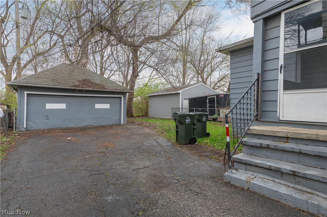 4004 E 52nd Street Newburgh Heights OH 44105