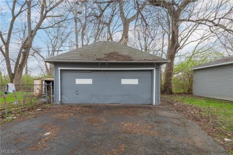 4004 E 52nd Street Newburgh Heights OH 44105