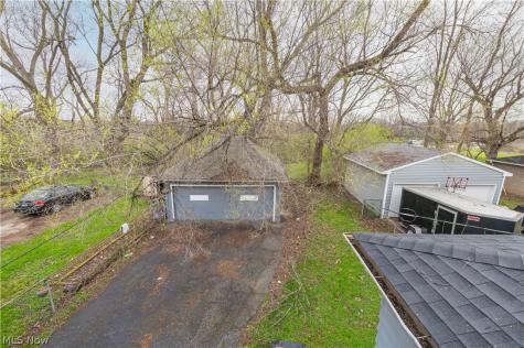 4004 E 52nd Street Newburgh Heights OH 44105