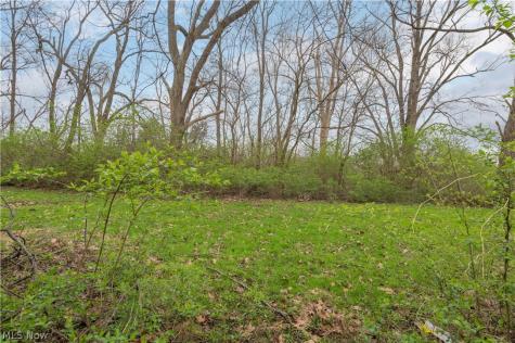 4004 E 52nd Street Newburgh Heights OH 44105