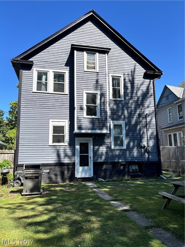 1422 W 112th Street Cleveland OH 44102