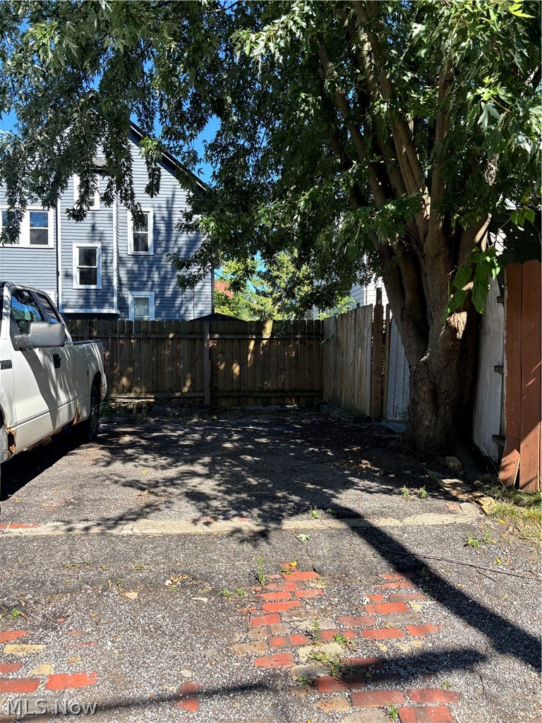 1422 W 112th Street Cleveland OH 44102