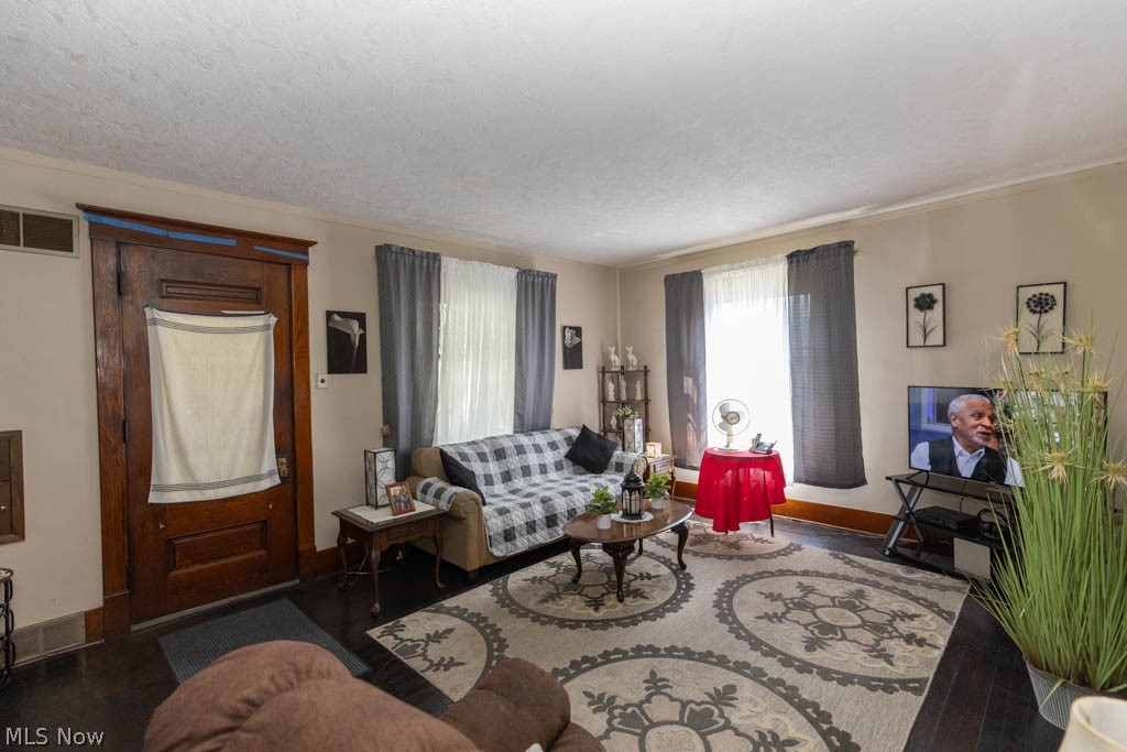 1037 W 8th Street Lorain OH 44052