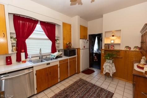 1037 W 8th Street Lorain OH 44052