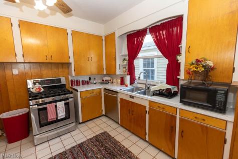 1037 W 8th Street Lorain OH 44052