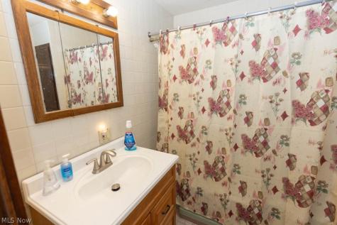 1037 W 8th Street Lorain OH 44052
