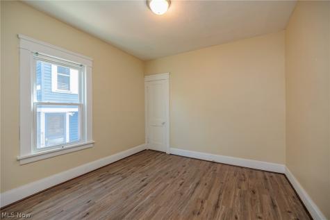 2215 W 101st Street Cleveland OH 44102