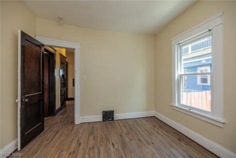 2215 W 101st Street Cleveland OH 44102
