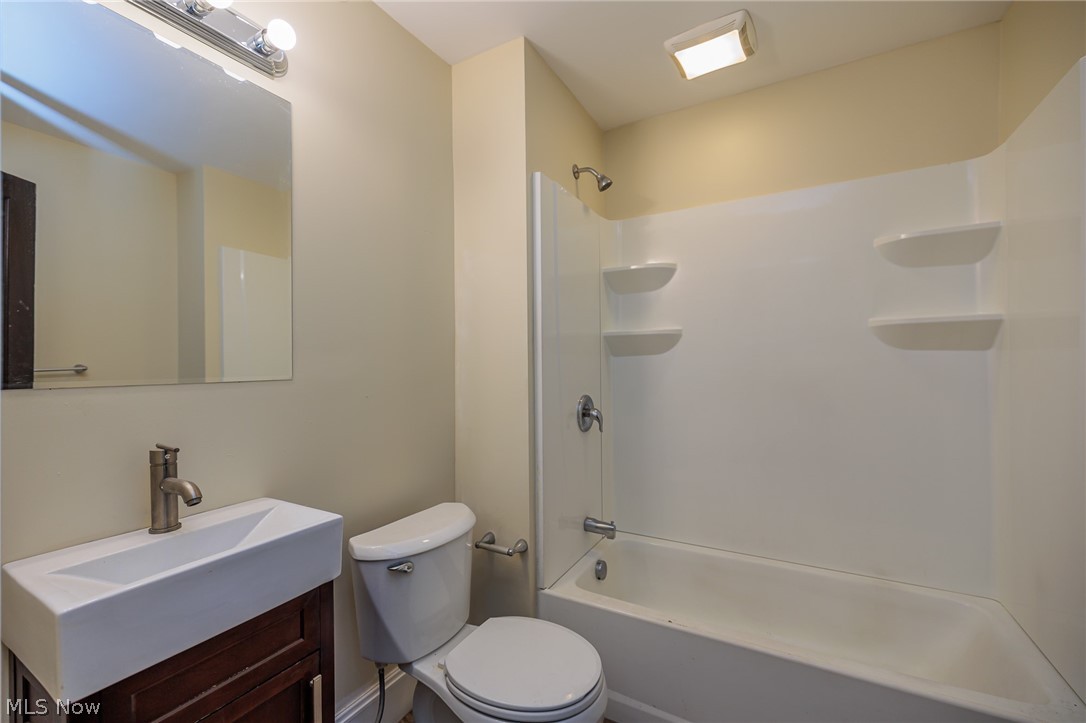 2215 W 101st Street Cleveland OH 44102