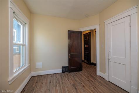 2215 W 101st Street Cleveland OH 44102