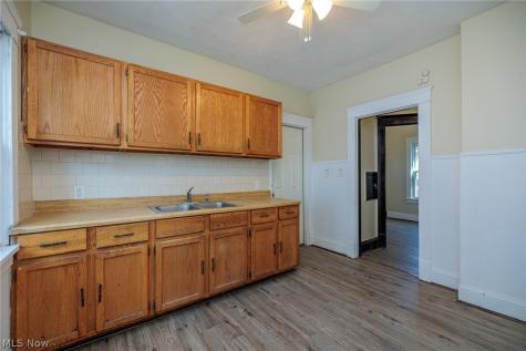 2215 W 101st Street Cleveland OH 44102