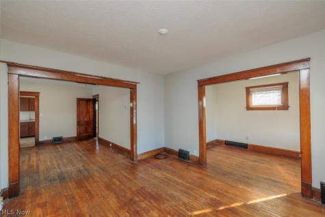 2215 W 101st Street Cleveland OH 44102