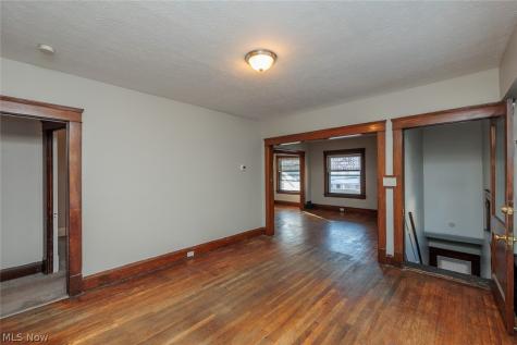 2215 W 101st Street Cleveland OH 44102