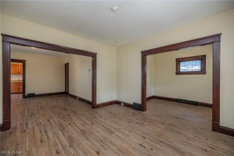 2215 W 101st Street Cleveland OH 44102