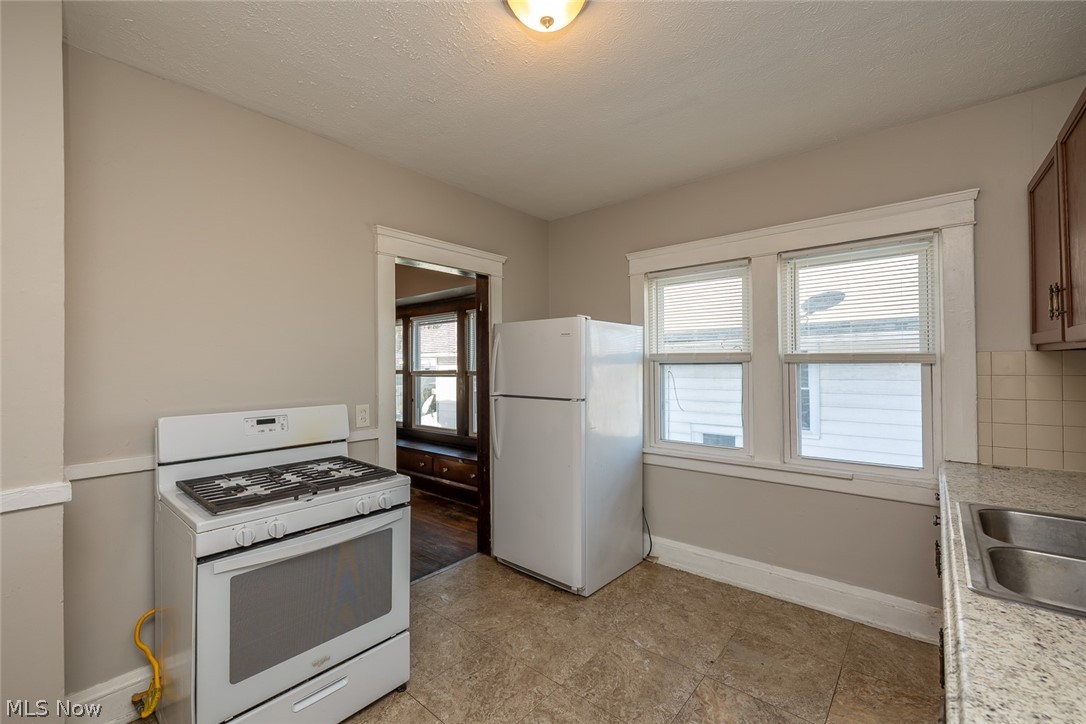 2215 W 101st Street Cleveland OH 44102