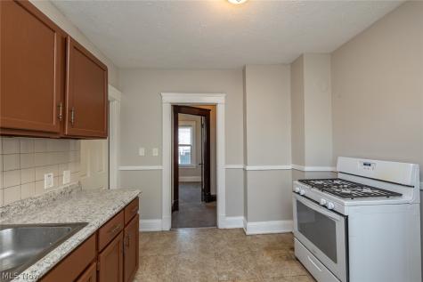 2215 W 101st Street Cleveland OH 44102