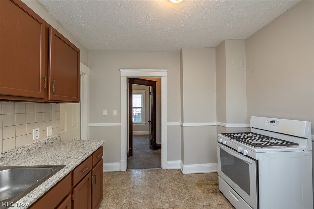 2215 W 101st Street Cleveland OH 44102