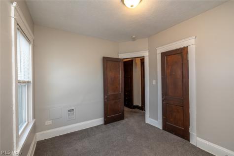 2215 W 101st Street Cleveland OH 44102