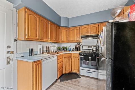 6206 Bradley Avenue Parma OH 44129