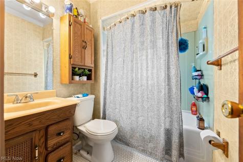 6206 Bradley Avenue Parma OH 44129