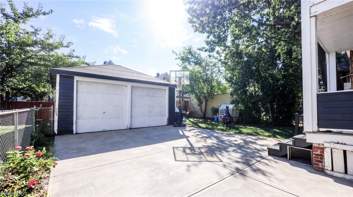 2021 Lewis Drive Lakewood OH 44107