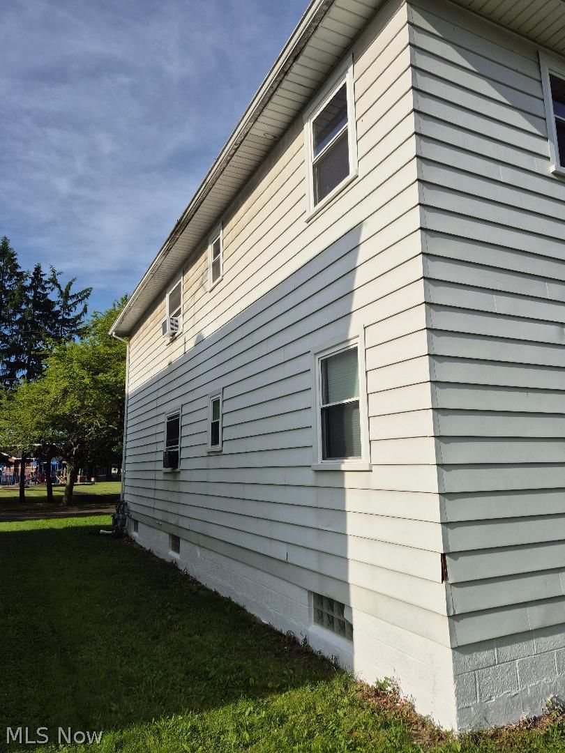 1727-1729 Shatto Avenue Akron OH 44313