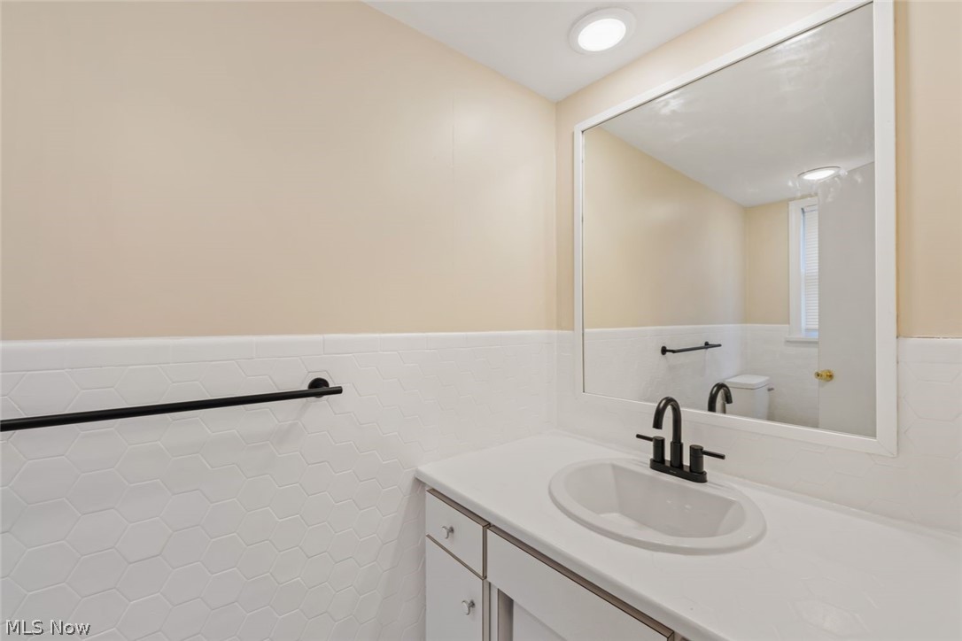 19208 Chagrin Shaker Heights OH 44122