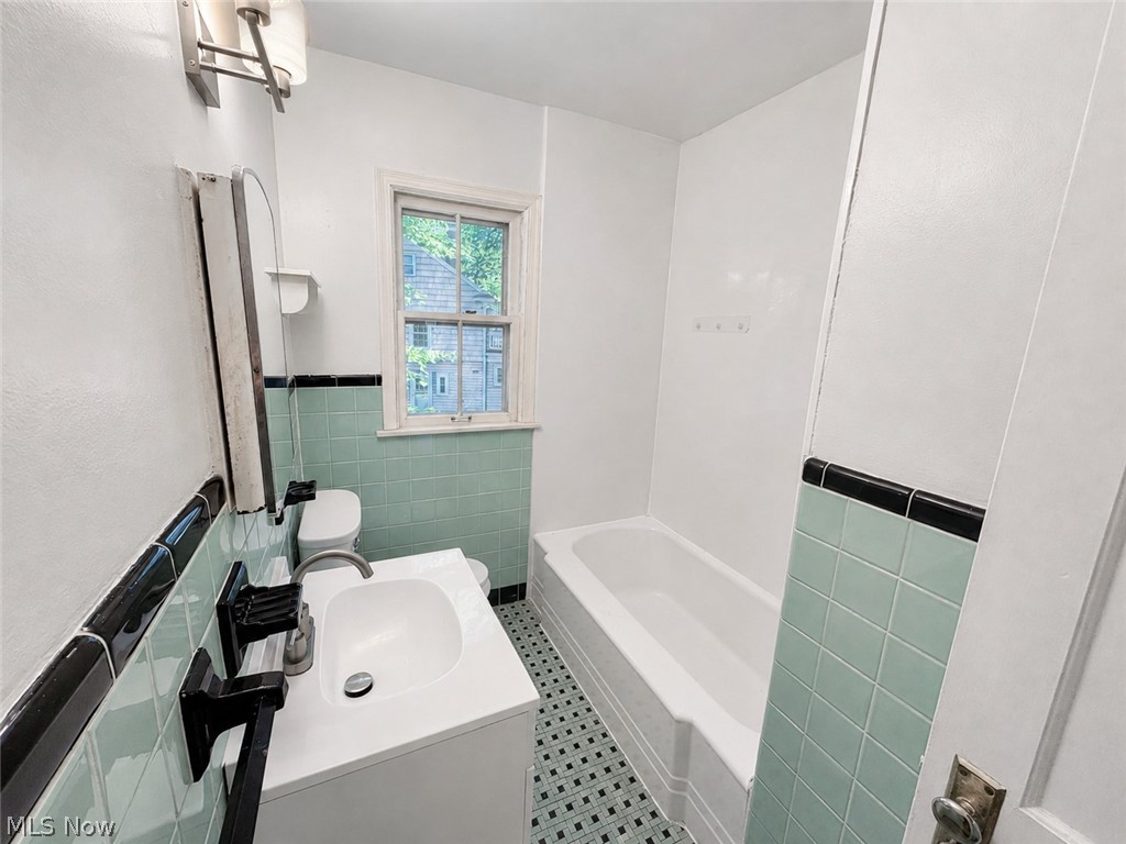 19208 Chagrin Shaker Heights OH 44122