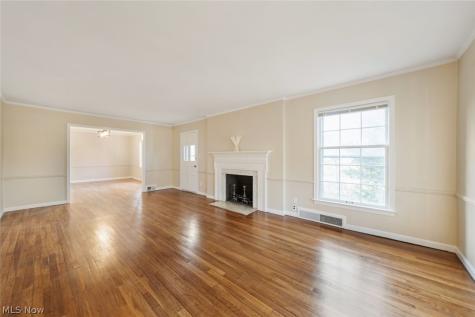 19208 Chagrin Shaker Heights OH 44122