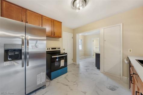 19208 Chagrin Shaker Heights OH 44122