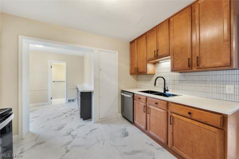 19208 Chagrin Shaker Heights OH 44122