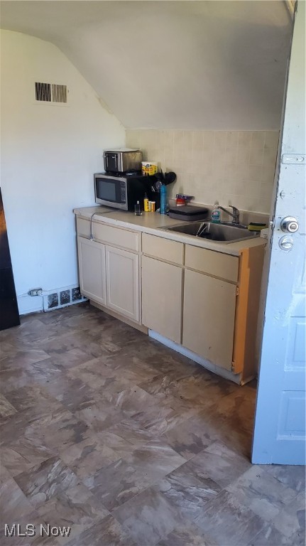 1602 Hillcrest Road East Cleveland OH 44118