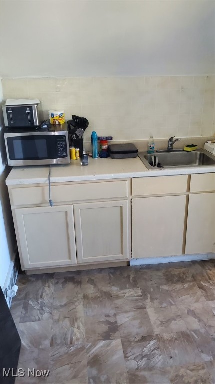 1602 Hillcrest Road East Cleveland OH 44118