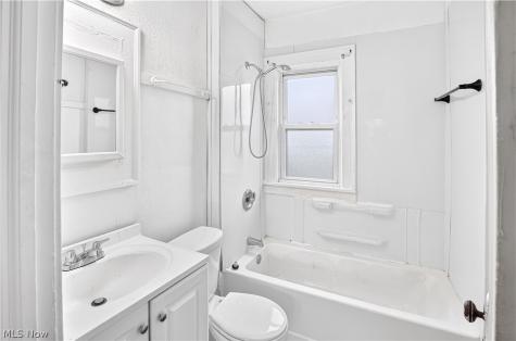 4067 E 143rd Street Cleveland OH 44128