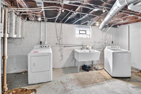 4067 E 143rd Street Cleveland OH 44128