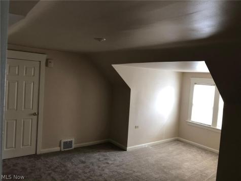 1274 Bonnieview Avenue Lakewood OH 44107