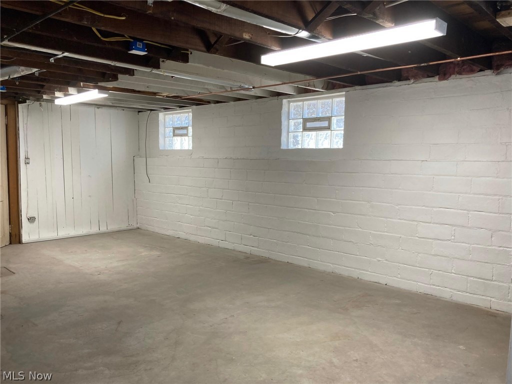 1274 Bonnieview Avenue Lakewood OH 44107