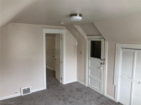 1274 Bonnieview Avenue Lakewood OH 44107