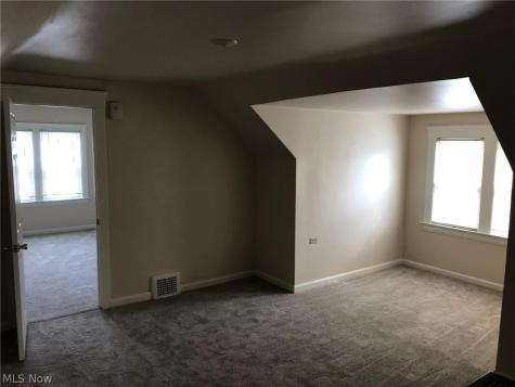 1274 Bonnieview Avenue Lakewood OH 44107