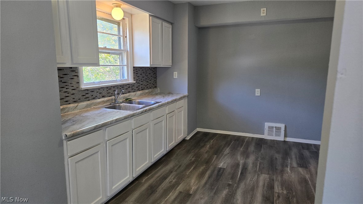 810 E 157th Street Cleveland OH 44110