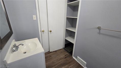 810 E 157th Street Cleveland OH 44110
