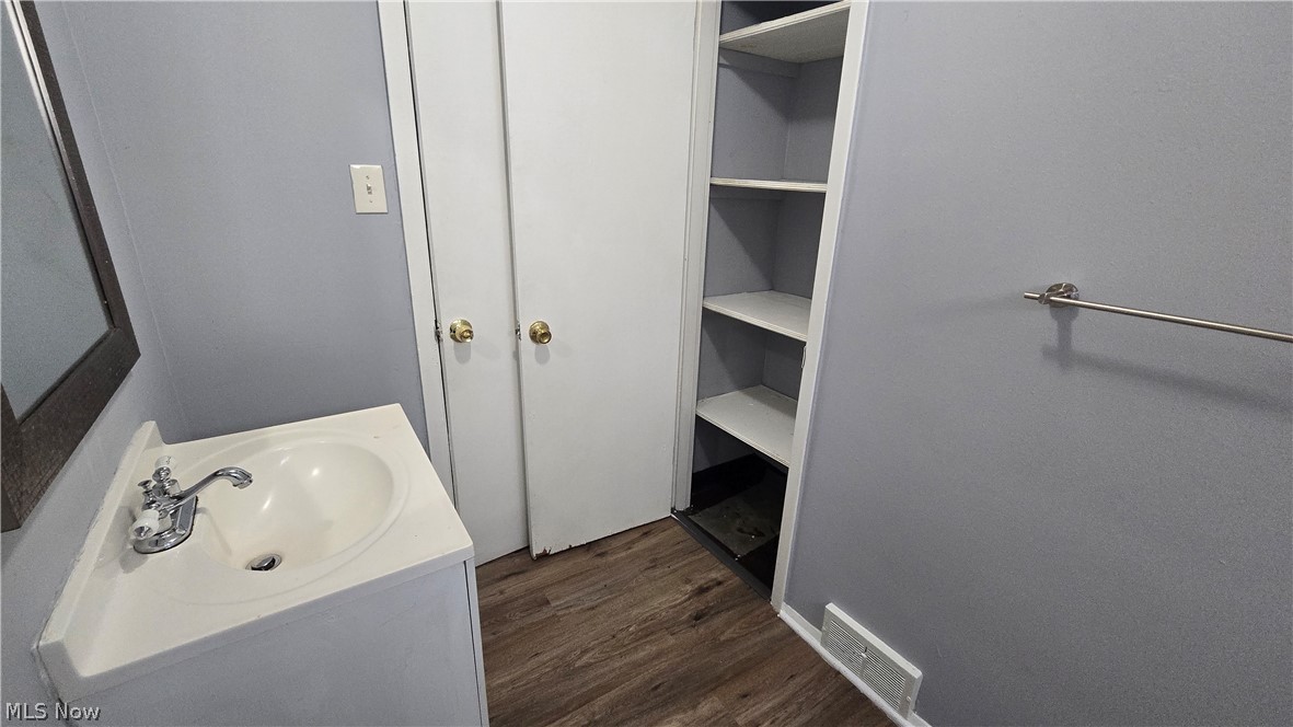 810 E 157th Street Cleveland OH 44110
